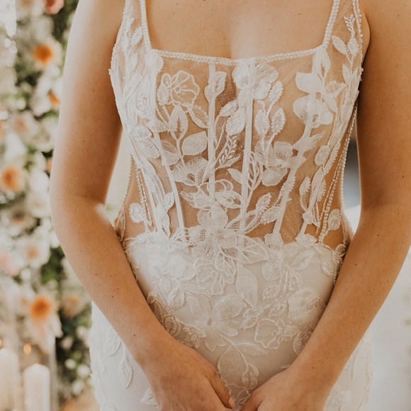 Blue by Enzoani Wedding Dress Style Rosemary (Unlined) - Picture 3 of 8